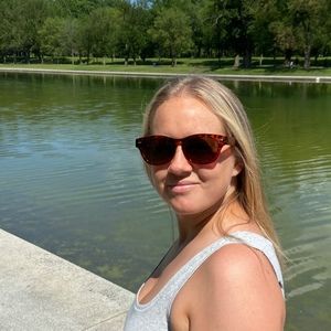 Meet your Posher, Carla